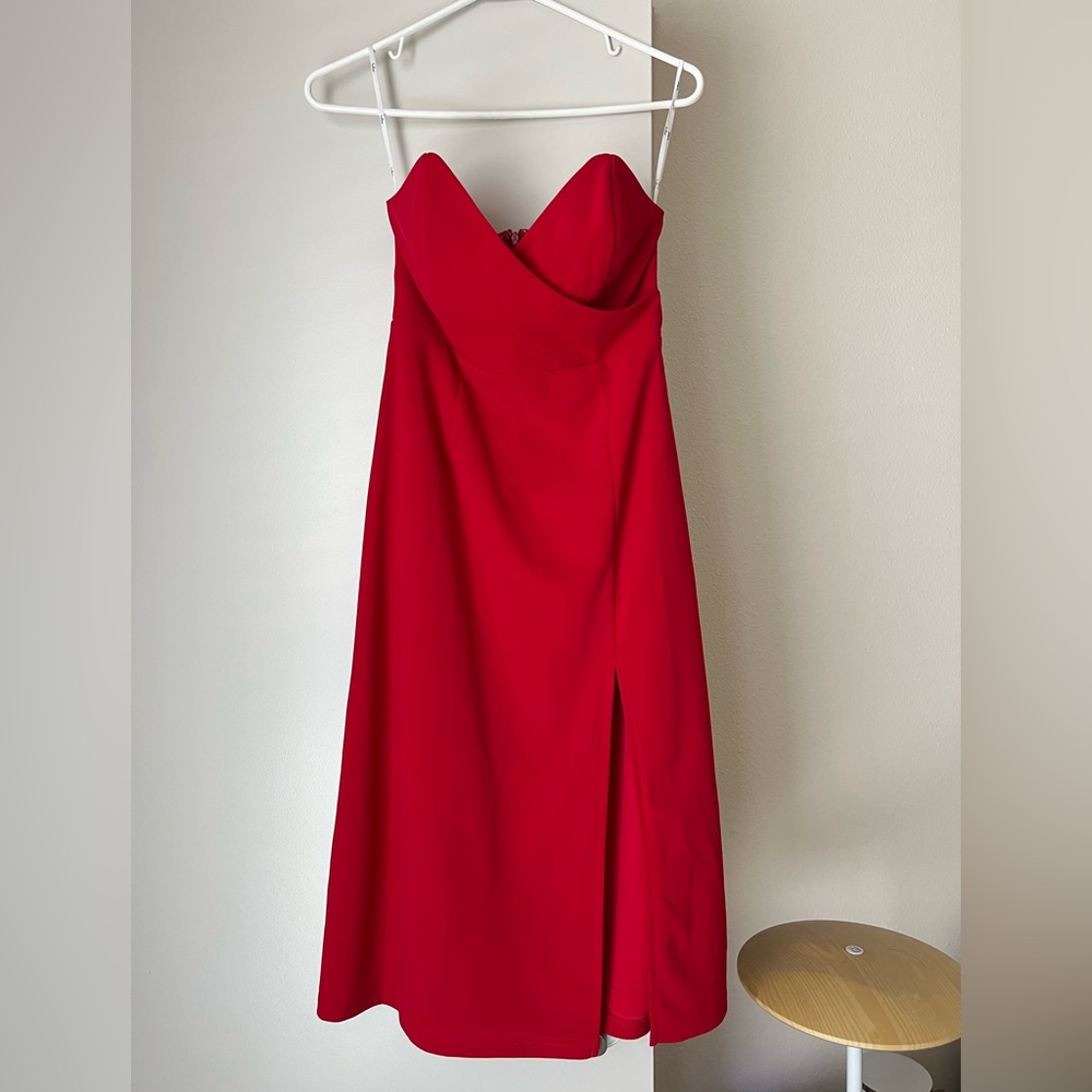 Lulu’s Strapless MIDI Dress
